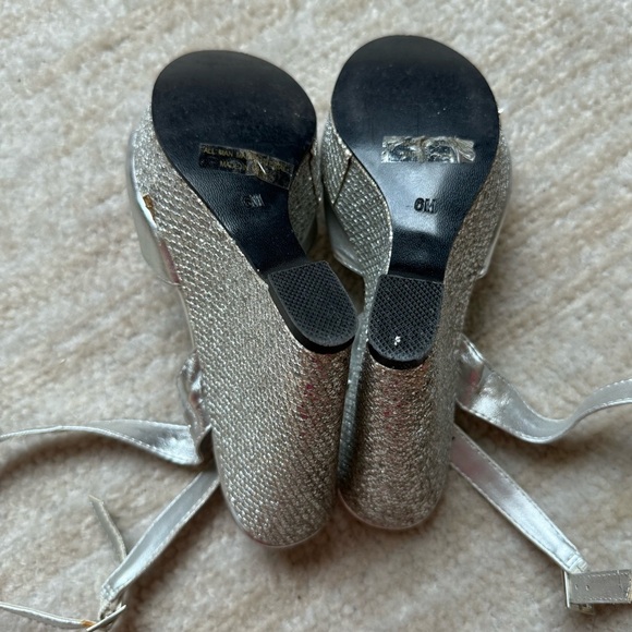 Touch Ups Silver Wedges Heels Dress Sandal Size 6 Formal Wedding Homecoming - Picture 9 of 10